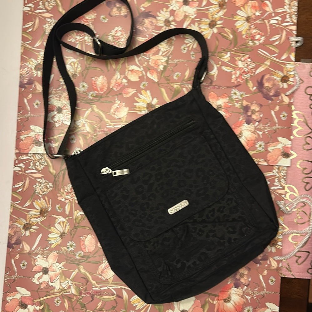Baggallini Black Leopard Print Women's crossbody